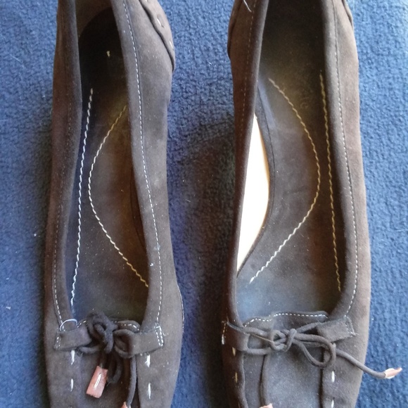 Vintage Kate Spade New York Brown Suede Pumps. - Picture 2 of 9